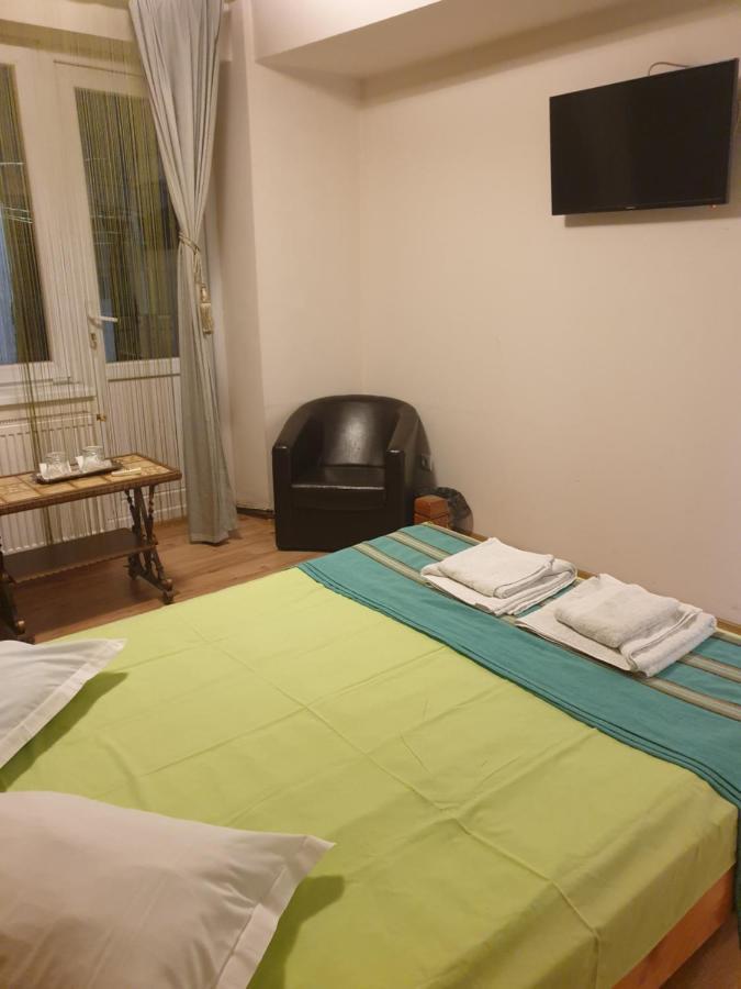 Sc Afitos Srl Hostel Ντρομπέτα-Τούρνου Σεβερίν Εξωτερικό φωτογραφία