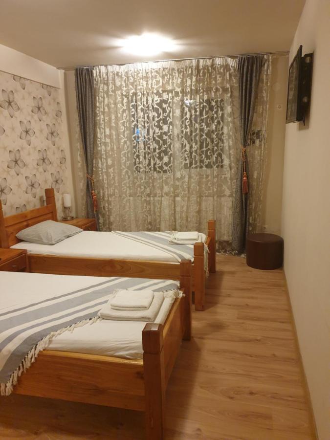 Sc Afitos Srl Hostel Ντρομπέτα-Τούρνου Σεβερίν Εξωτερικό φωτογραφία