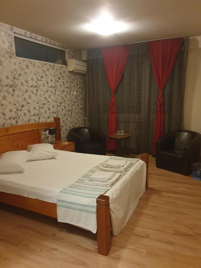 Sc Afitos Srl Hostel Ντρομπέτα-Τούρνου Σεβερίν Εξωτερικό φωτογραφία